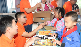 德勝釩鈦攜手長(zhǎng)江商學(xué)院開(kāi)展“班班有個(gè)圖書角”公益捐贈(zèng)活動(dòng)